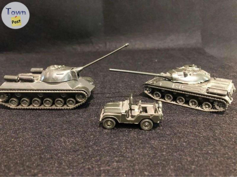 Photo of Model Army tanks and Jeep AMX 30 And Stalin Tank with jeep