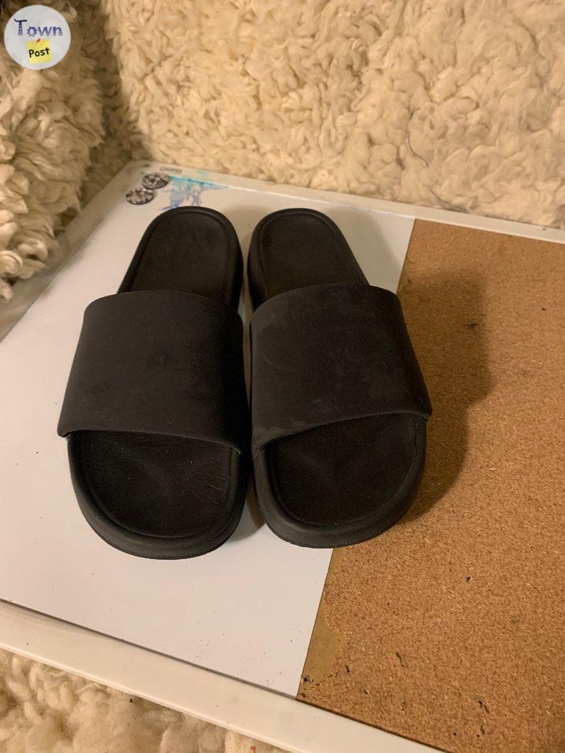 Photo of Men’s Black Lululemon Slides size 10